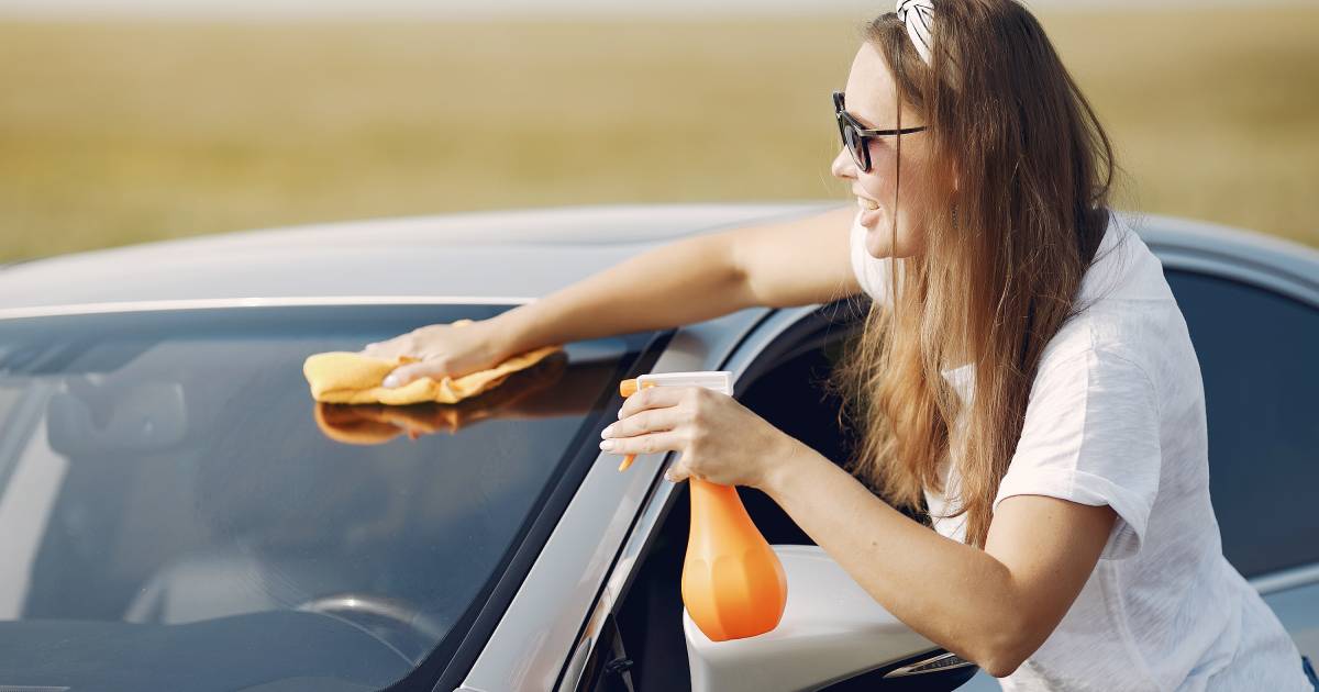 uploads/car-glass-cleaning-tips.jpg